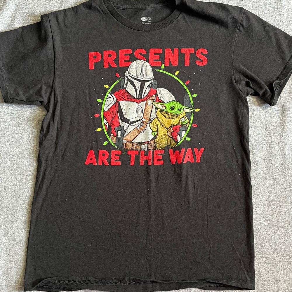 Star Wars The Mandalorian Presents Are the Way Size Medium